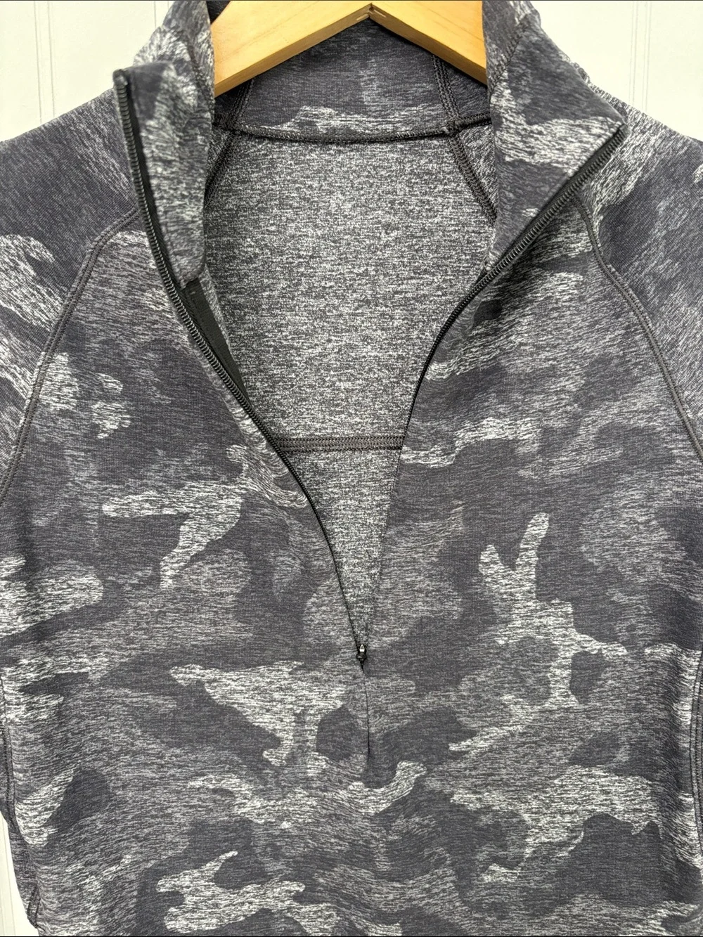 Lululemon Outrun the Elements 1/2 Zip Pullover Long Sleeve Top Blue Black Camo
